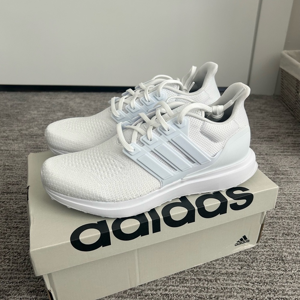 Adidas UBounce DNA tennis shoes